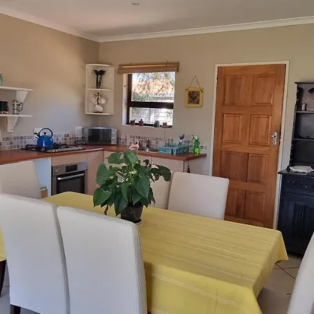 Large 1 Bedroom Cottage, 15 Min From Or Tambo Airport, With Backup Power And Water Germiston Exterior photo