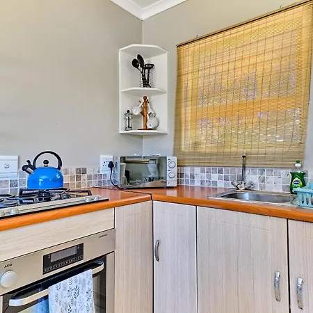 Large 1 Bedroom Cottage, 15 Min From Or Tambo Airport, With Backup Power And Water Germiston Exterior photo