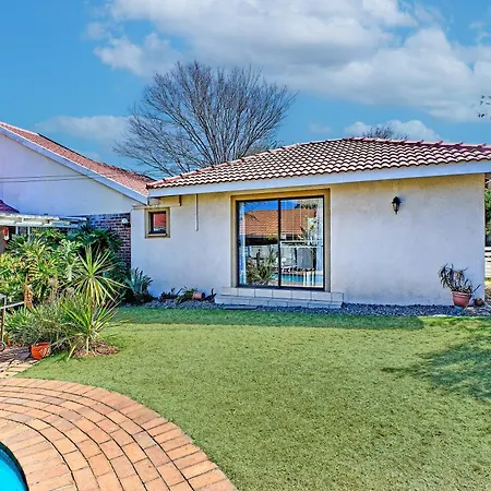 Large 1 Bedroom Cottage, 15 Min From Or Tambo Airport, With Backup Power And Water Germiston Exterior photo