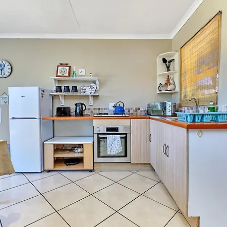 Large 1 Bedroom Cottage, 15 Min From Or Tambo Airport, With Backup Power And Water Germiston Exterior photo