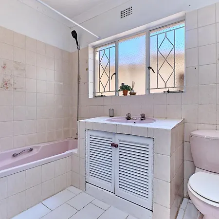 Large 1 Bedroom Cottage, 15 Min From Or Tambo Airport, With Backup Power And Water Germiston Exterior photo