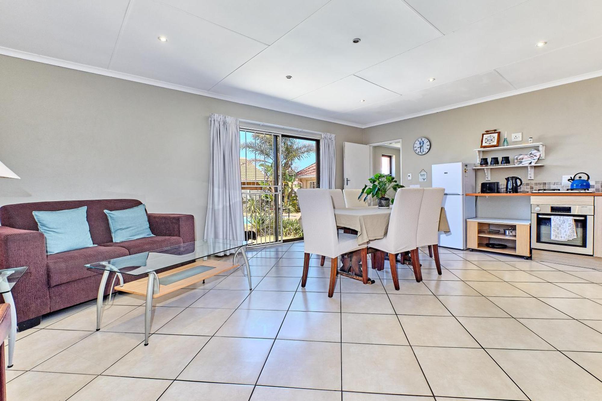 Large 1 Bedroom Cottage, 15 Min From Or Tambo Airport, With Backup Power And Water Apartment *