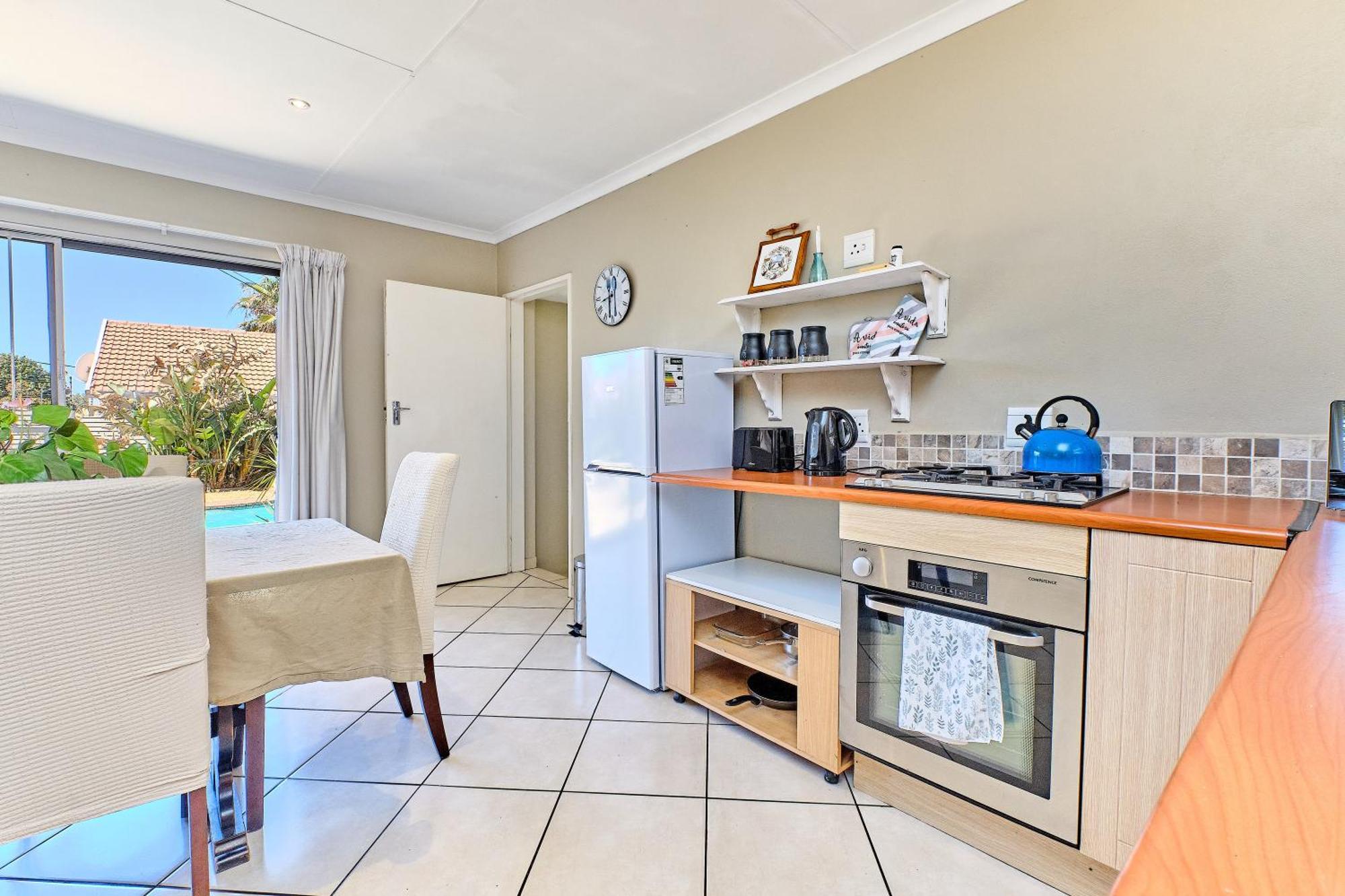 Large 1 Bedroom Cottage, 15 Min From Or Tambo Airport, With Backup Power And Water * Germiston