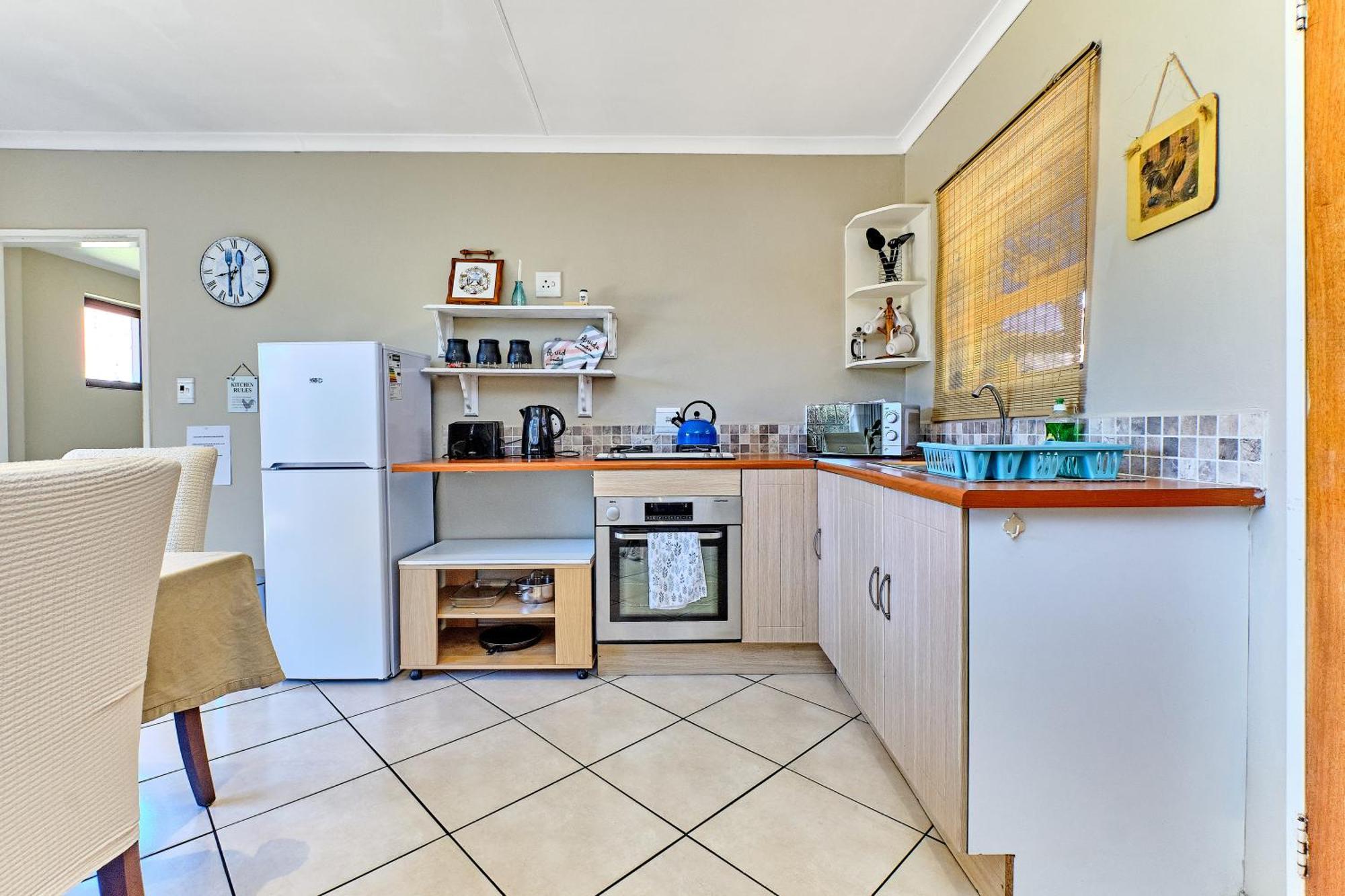 Large 1 Bedroom Cottage, 15 Min From Or Tambo Airport, With Backup Power And Water Apartment *